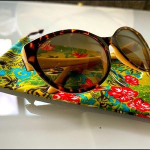Maui Jim Tortoise Venus Pool Polarized Sunglasses in Like-New Condition